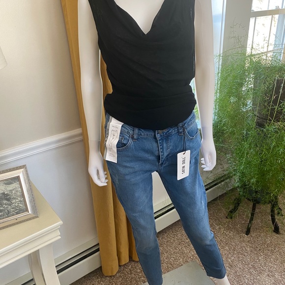 Slightly distressed skinny Jean - Picture 2 of 10